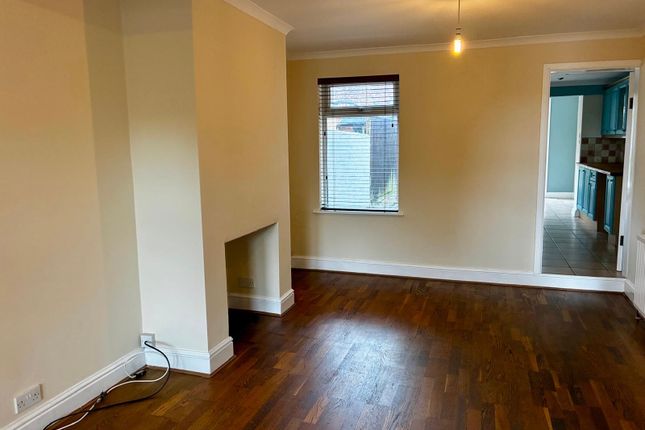 95 , Redcliffe Street, Swindon photo 4