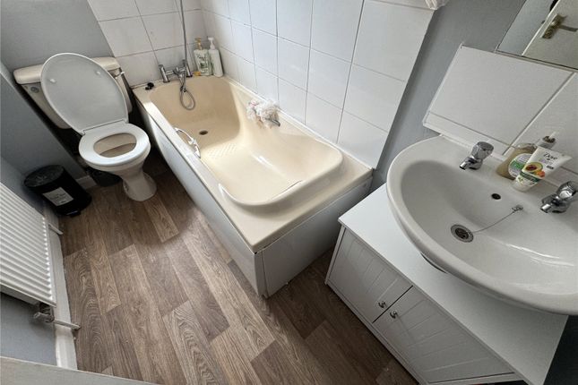 12, Sheldon Court, Taunton photo 3