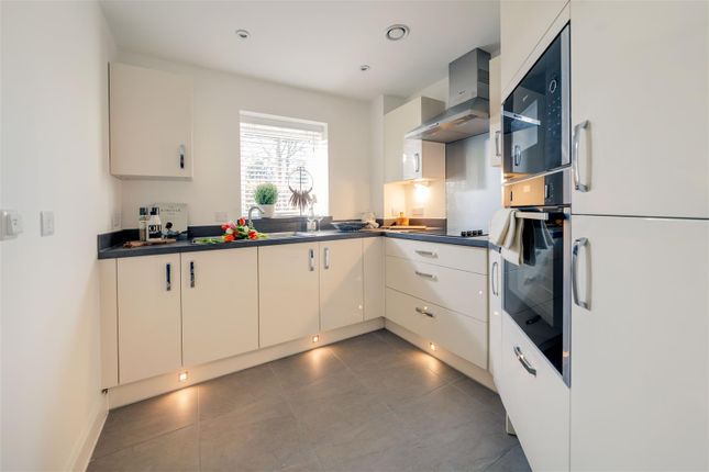 54324, Reading Road, Albert Court, Henley-On-Thames photo 2