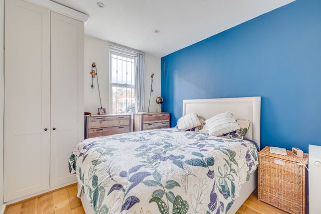 Flat for sale in Munster Road, Fulham