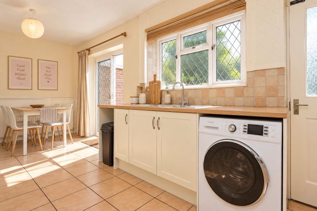30, Hornbeam Road, Guildford photo 4