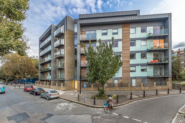 Thumbnail Flat to rent in Sewardstone Road, London