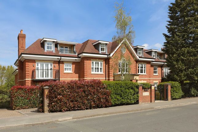 Thumbnail Flat for sale in Gregories Road, Beaconsfield
