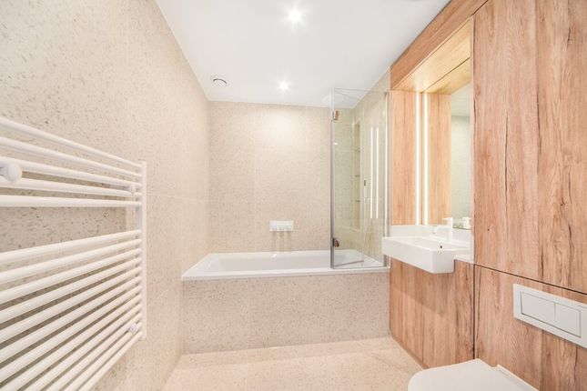 Apartment 703, Jacquard Point, 5, Tapestry Way, London photo 4