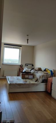 Flat for sale in City View, Ilford, Essex
