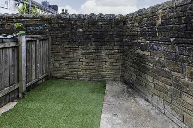 9, Oakes Road, Huddersfield photo 4