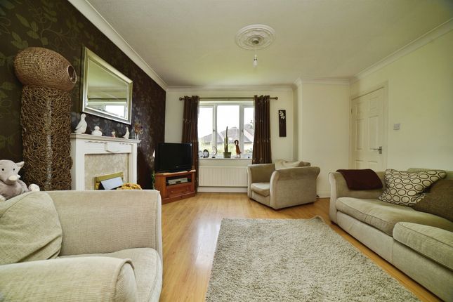 2, Deer Park Way, Beverley photo 2