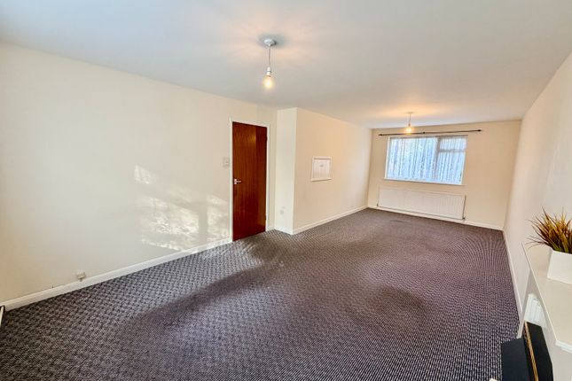 Hollowood Avenue, Derby photo 3