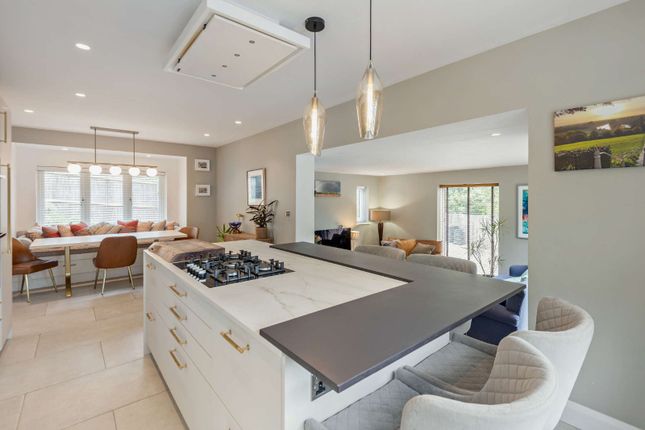 3, Cherry Tree Avenue, Surrey photo 2