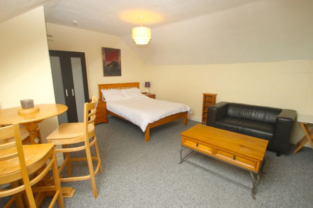 Room to rent in Semilong Road, Northampton
