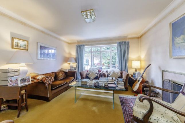 4, Denham Walk, Gerrards Cross photo 2