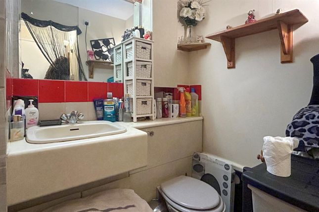 14, Pikestone Close, Hayes photo 4