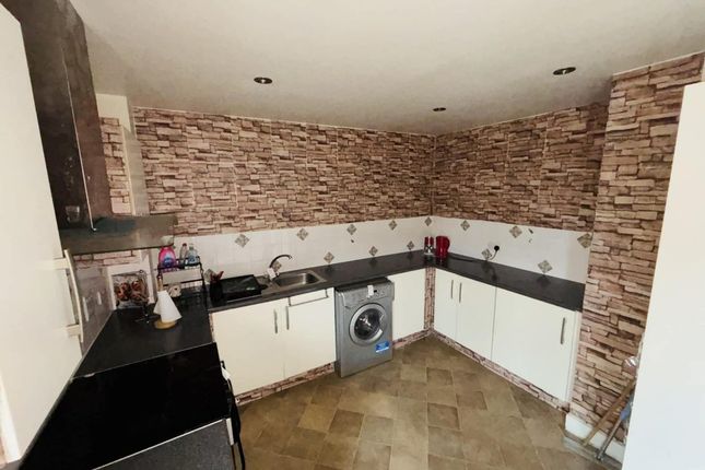 Flat 2, MELVILLE, NEWBURY photo 5