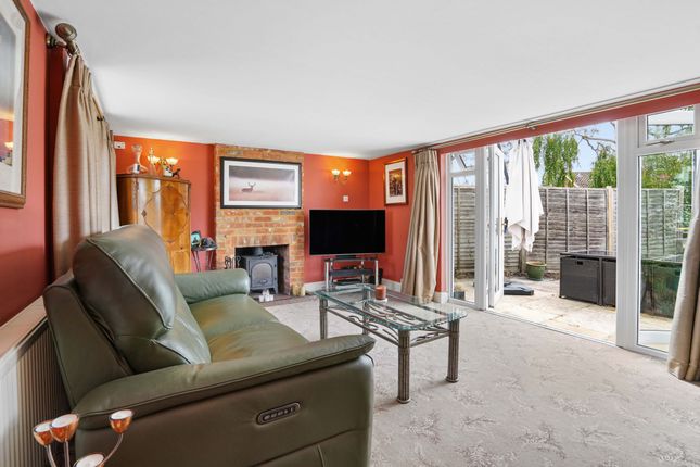 Plum Tree Cottage, 6 The Turnpike, Oakley photo 2