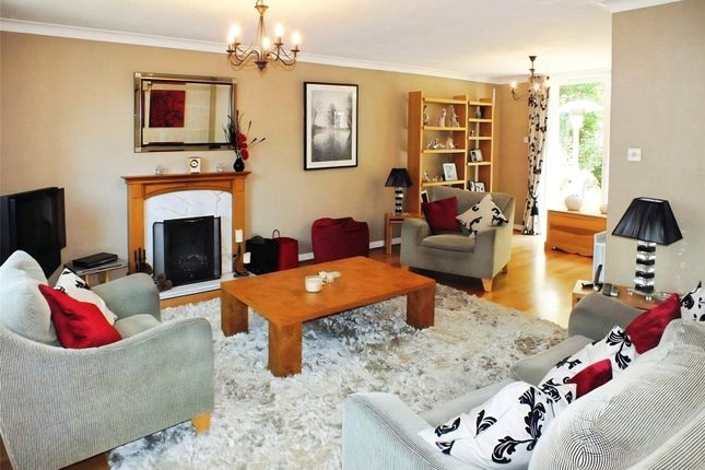 45, Heathpark Drive, Surrey photo 2