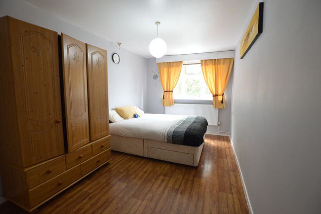 22 Inglewood Close, Hainault Essex photo 5