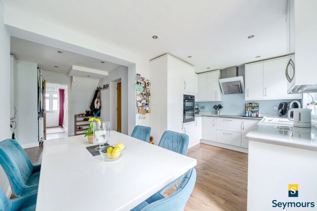 11, The Greenwood, Surrey photo 2