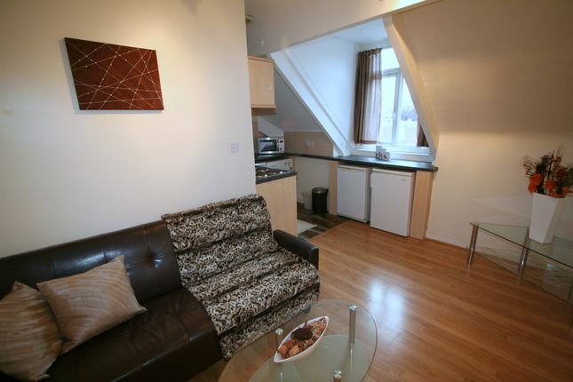 Terraced house to rent in Wood Lane, Leeds