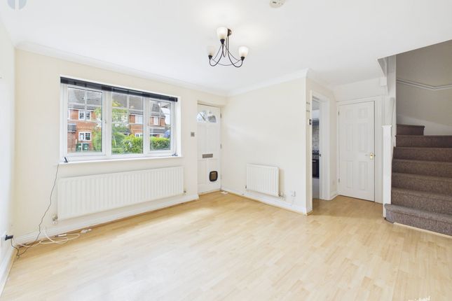 34 Carnation Way, Aylesbury photo 2