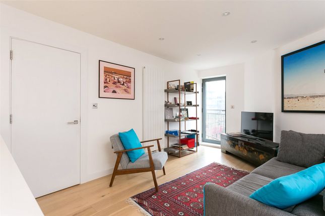 Flat 6, Watergarden Apartments, 123, Sceptre Road, London photo 5
