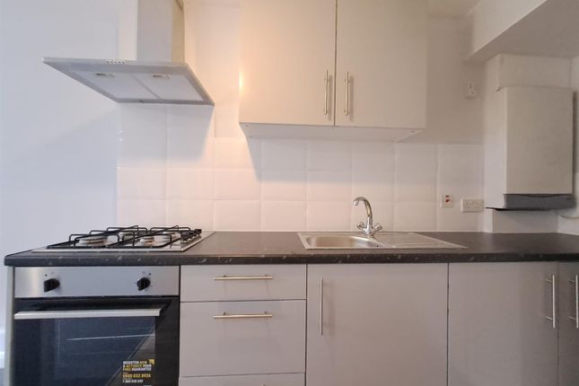 Thumbnail Flat to rent in Upper Green East, Mitcham