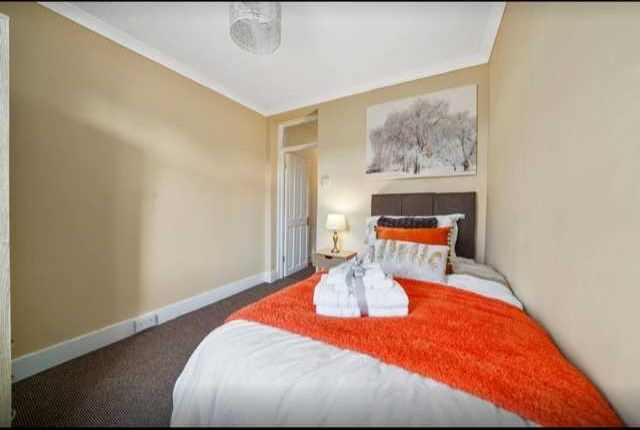 33, Lancaster Rd, Canterbury photo 4