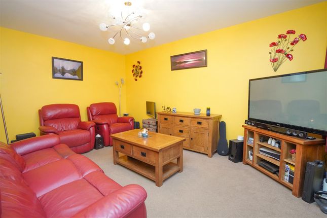 33, Needs Drive, Bideford photo 3