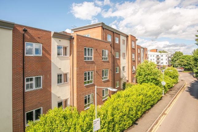 2 bed flat for sale in Mayfield Road, Hersham, Walton-On-Thames KT12