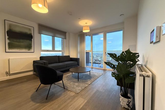 371 Horn Lane, London photo 3