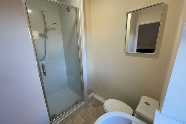 Room 5 21 Grove Mount, Pontefract photo 3