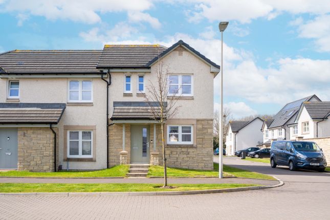 95 James Young Avenue, Uphall Station, West Lothian photo 2