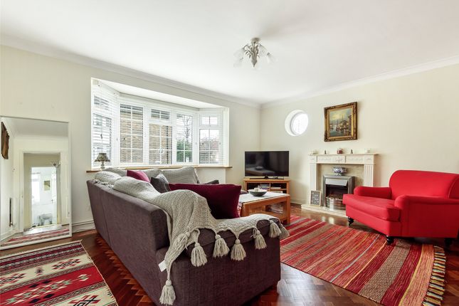 7, Queensfield Court, SUTTON photo 2