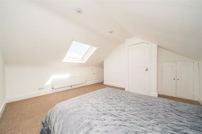 Flat 3, 104, Sandmere Road, London photo 4