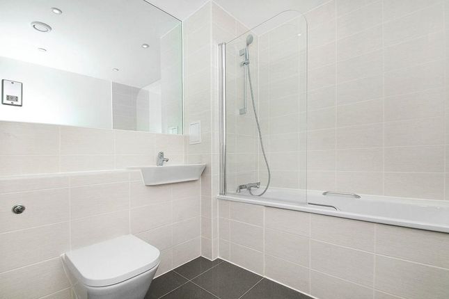 Flat to rent in Hansel Road, London