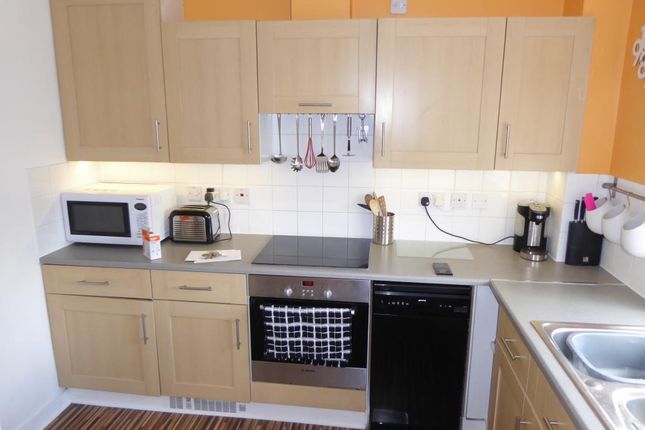 Flat 12, St. James Court, Staines-upon-Thames photo 2