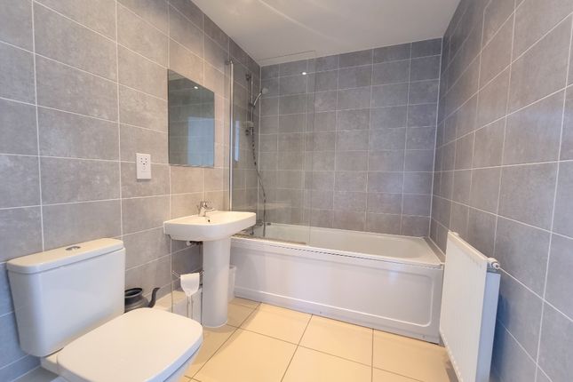 6, Morten Court, 2B Dodd Road, Watford photo 5