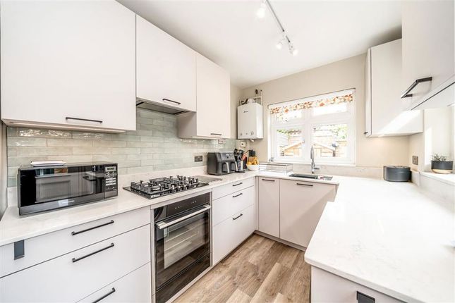 18, Clifton Road, Teddington photo 3