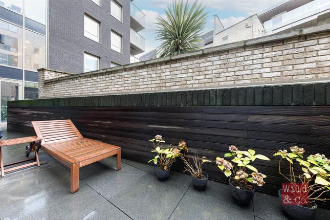 Flat for sale in Sidworth Street, London