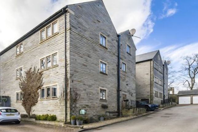 2-bed flat on Benn Gardens, Bradford, £125,000