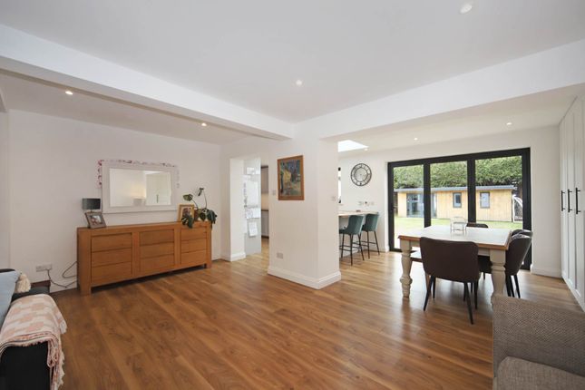 12, Harcourt Road, Tring photo 2
