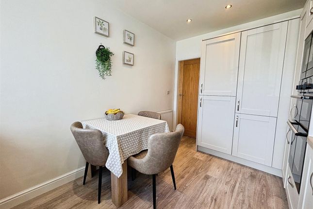 38, Wesley Avenue, Bradford photo 4