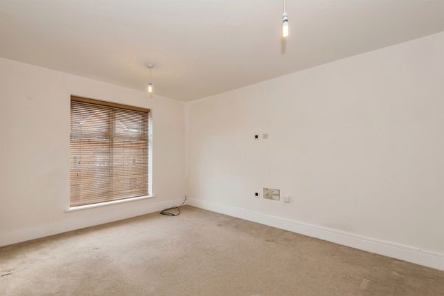 Town house for sale in Spinners Avenue, Scholes, Cleckheaton