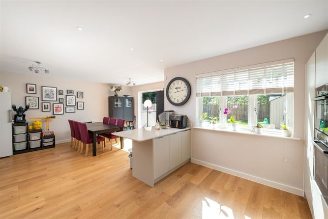 5-bed house on 7, Astor Gardens, Surrey, £775,000
