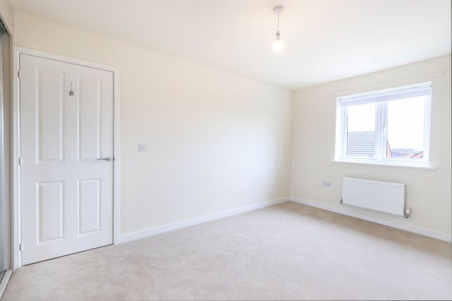4, Skipper Gardens, Worksop photo 5