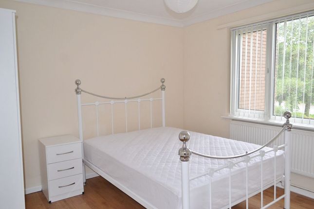 Thumbnail Room to rent in Deercote, Hollinswood, Telford