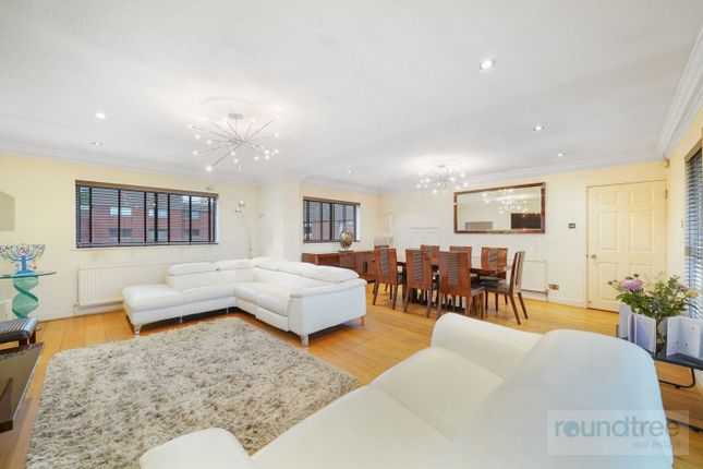 209, Spencer Close, Finchley photo 5