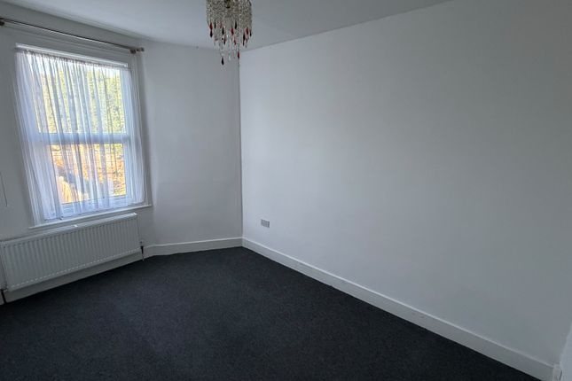 30, Dersingham Avenue, London photo 4