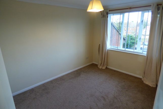 Flat to rent in Old Bath Road, Colnbrook