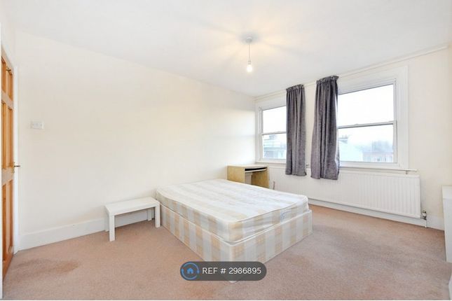 Flat, London photo 4