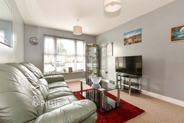 James Court, Leed Street, Sandown photo 3